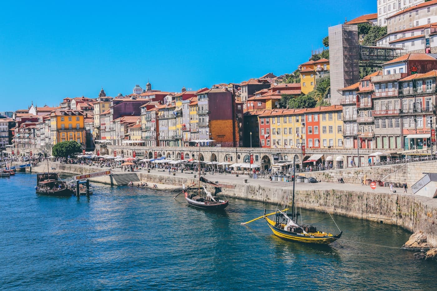 La Ribeira de Oporto junto al Duero